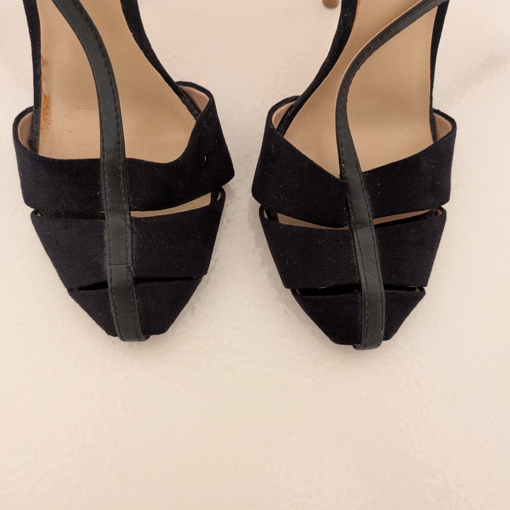 Shoes - Picture 4 of 7